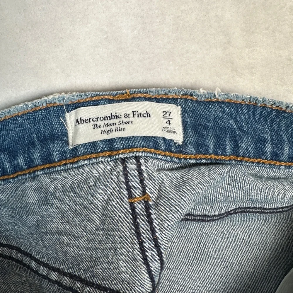 Abercrombie and Fitch the mom short high rise‎ distressed Jean denim cut off